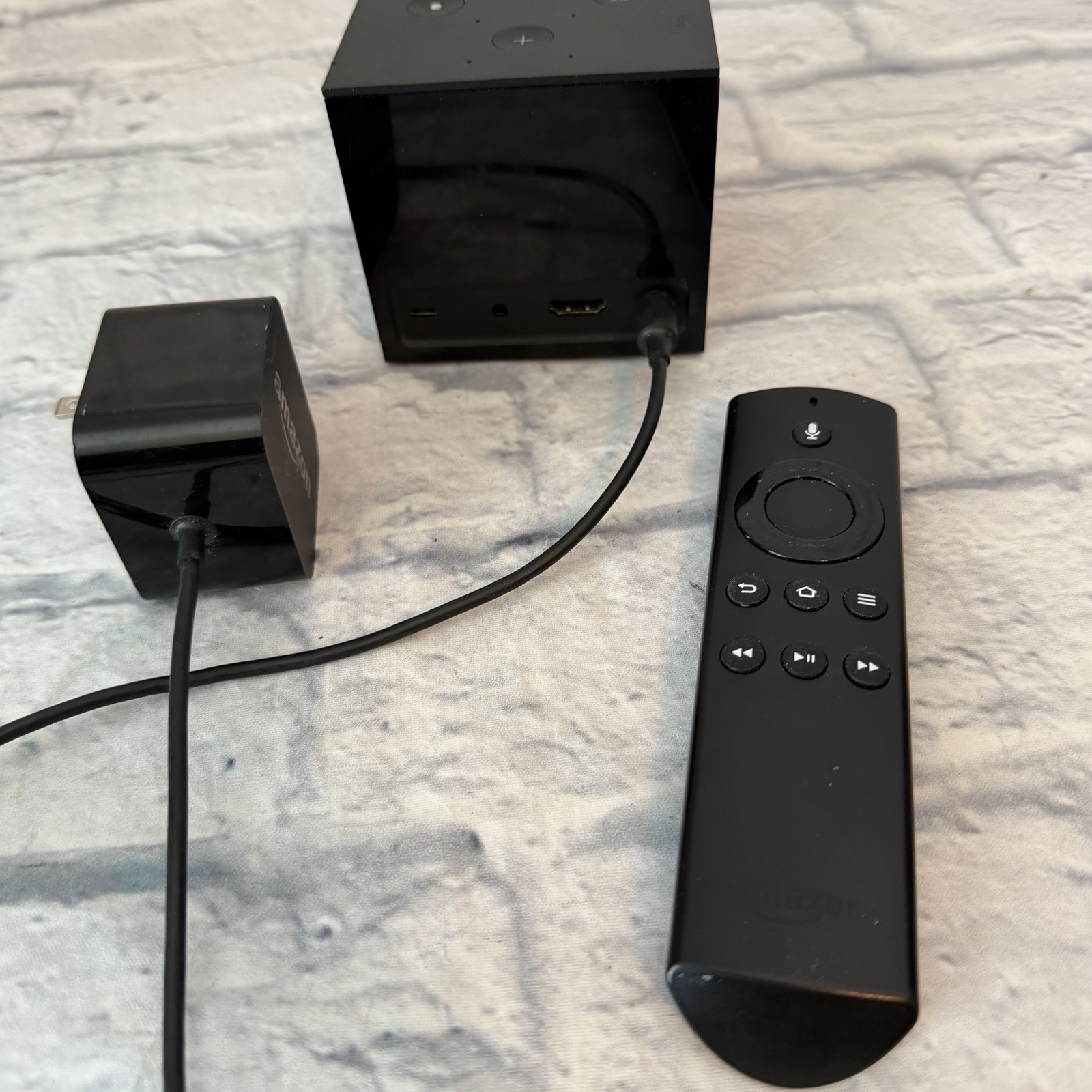 Amazon Fire TV Cube 4K Ultra HD Streaming Media Player with Alexa EX69VW Working
