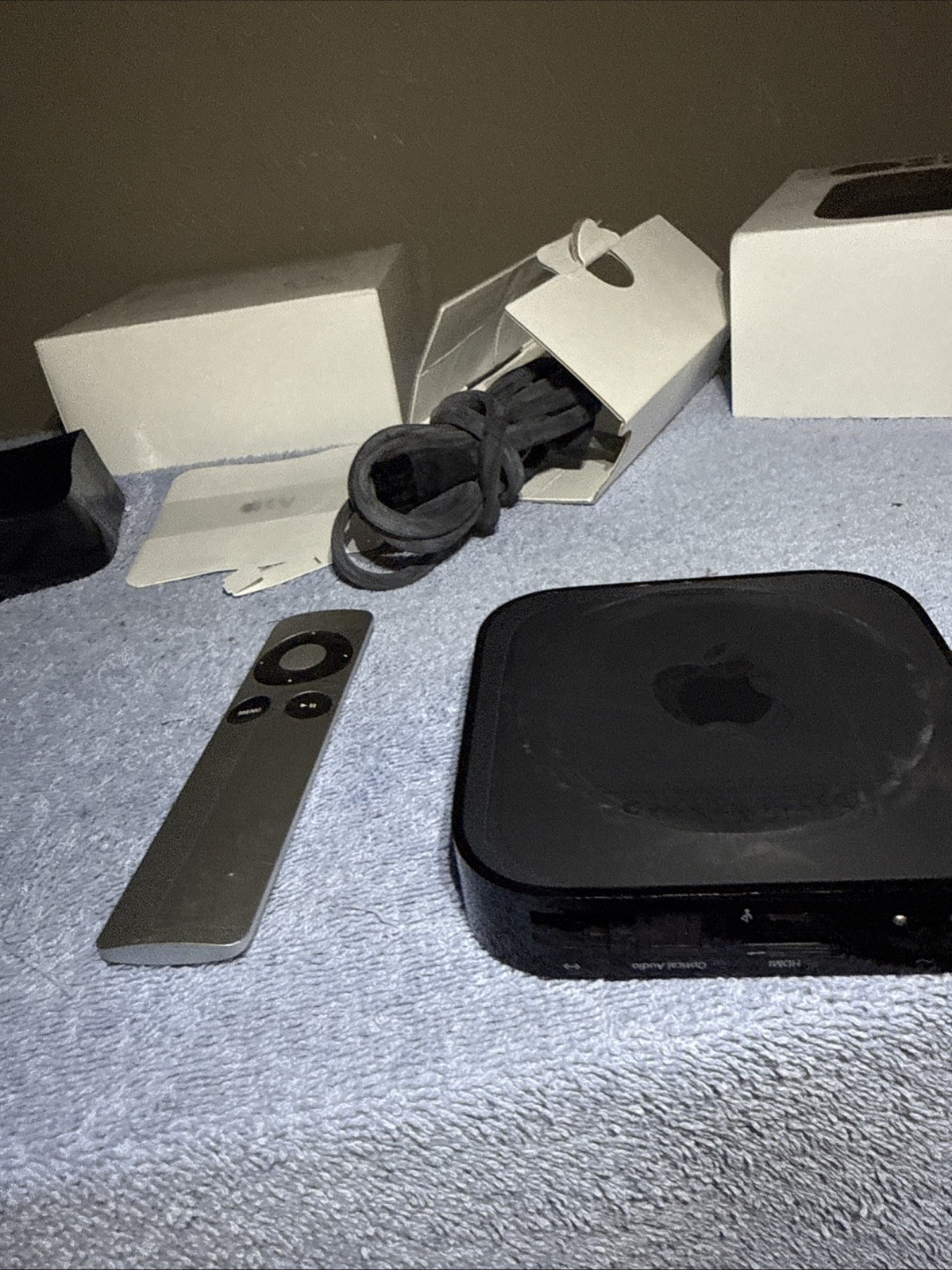 Apple TV 3rd Gen Generation Model A1427 w/ Remote & Power Cord HD Media Streamer