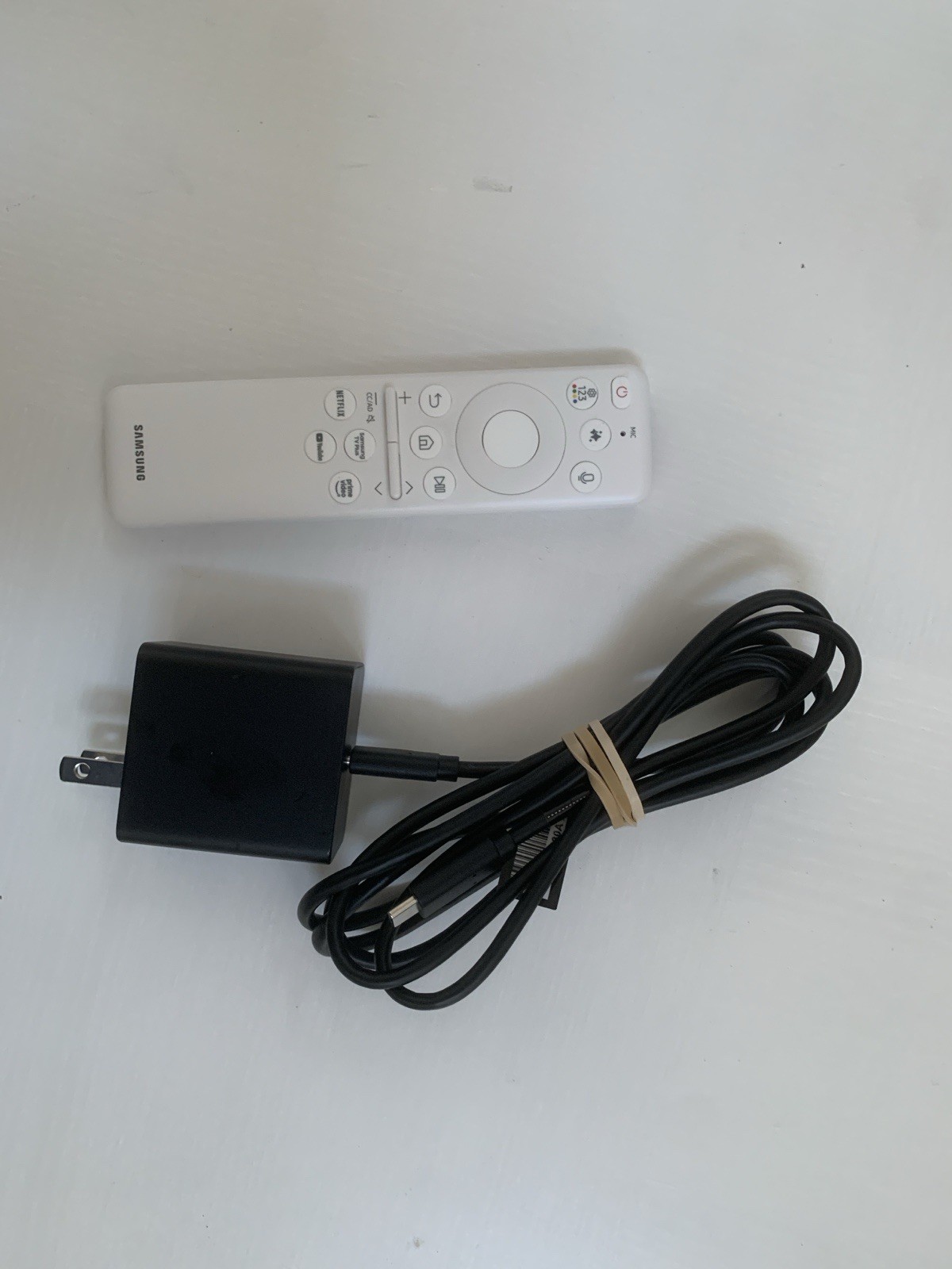 Samsung One Connect Box WOC8025F + USB-C Power Supply and Remote.