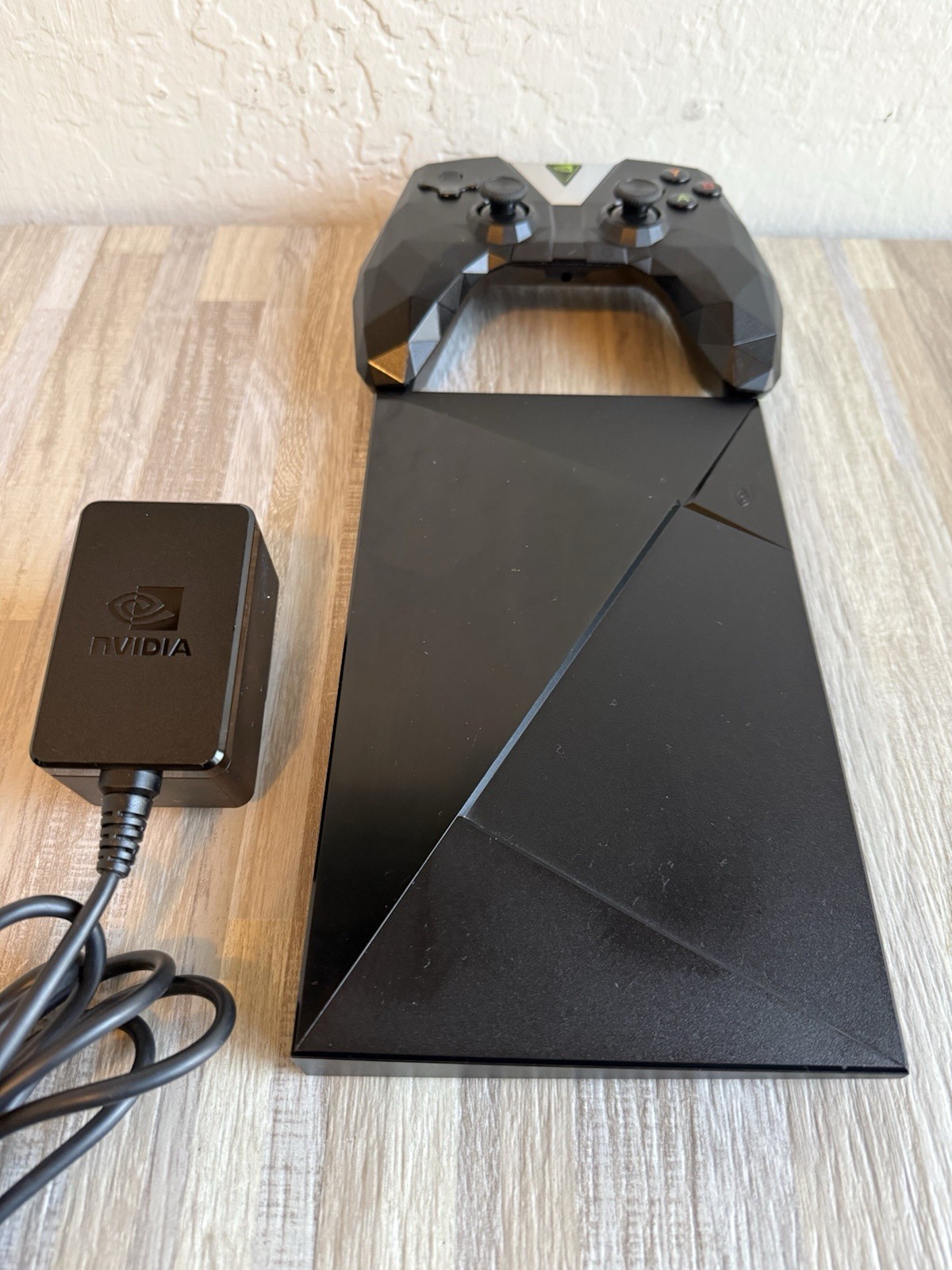 NVIDIA Shield TV 4K HDR Media Streamer With Controller – 2015 Model P2571
