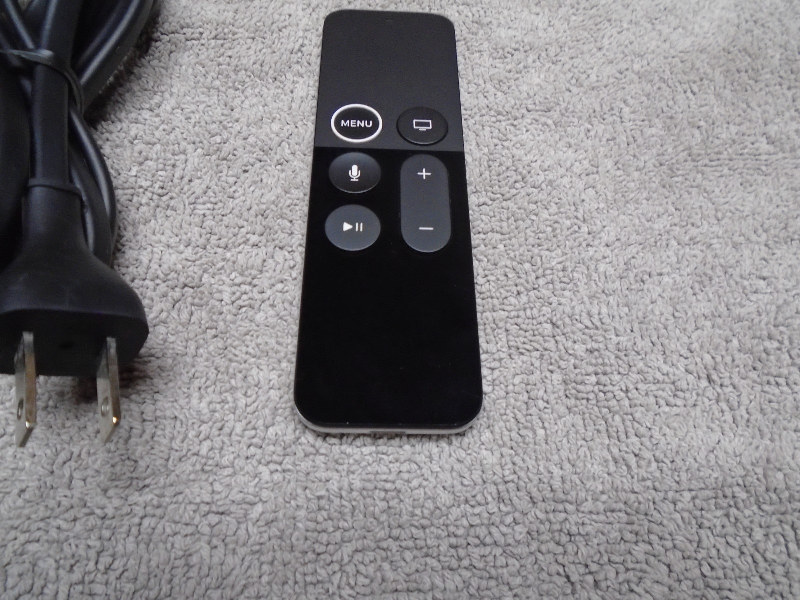 Apple TV 4K A1842 (5th Gen.)-(4k 1st Gen) Streamer with cord/remote, Excellent!
