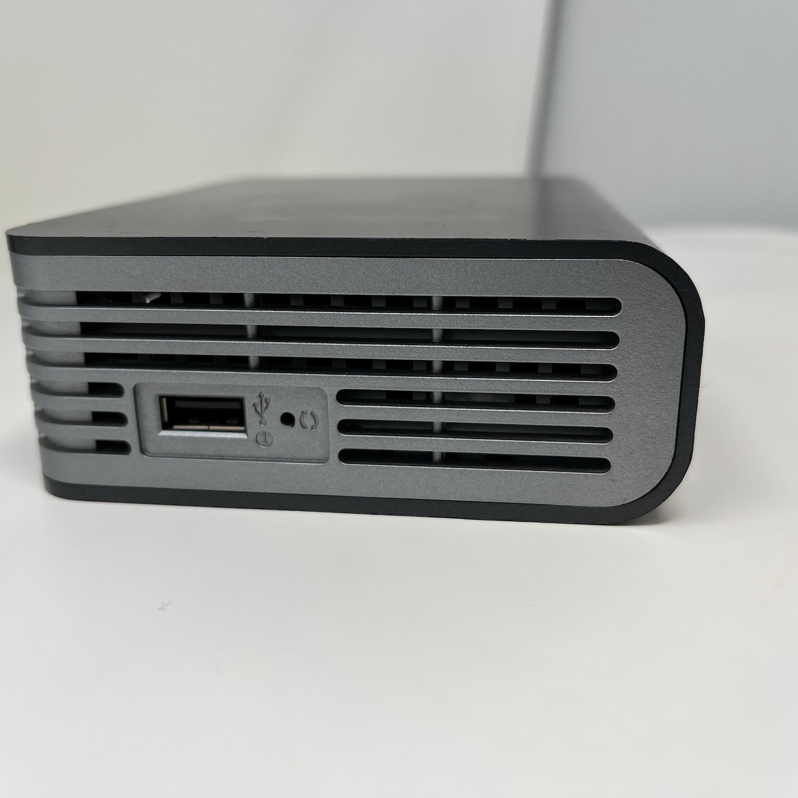Western Digital WD TV Live Plus HD Media Player 1080p WDBABX0000NBK w/ Remote