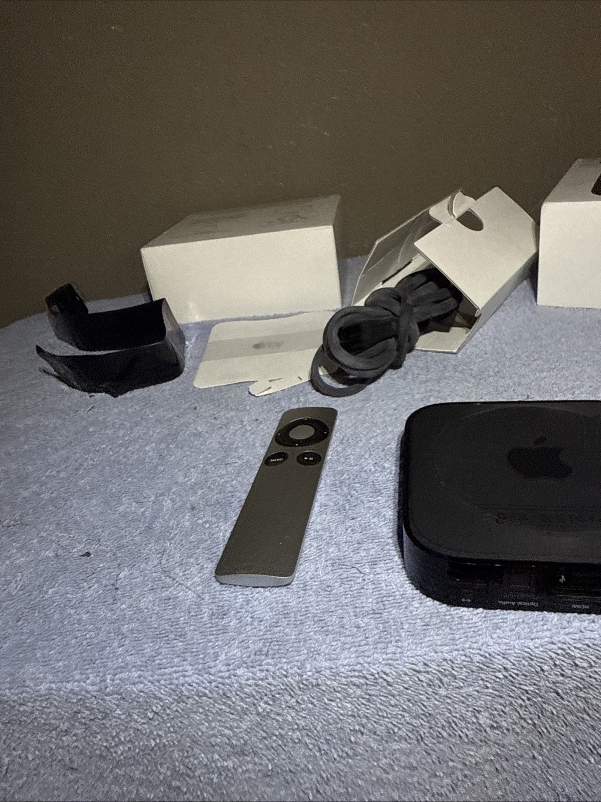 Apple TV 3rd Gen Generation Model A1427 w/ Remote & Power Cord HD Media Streamer
