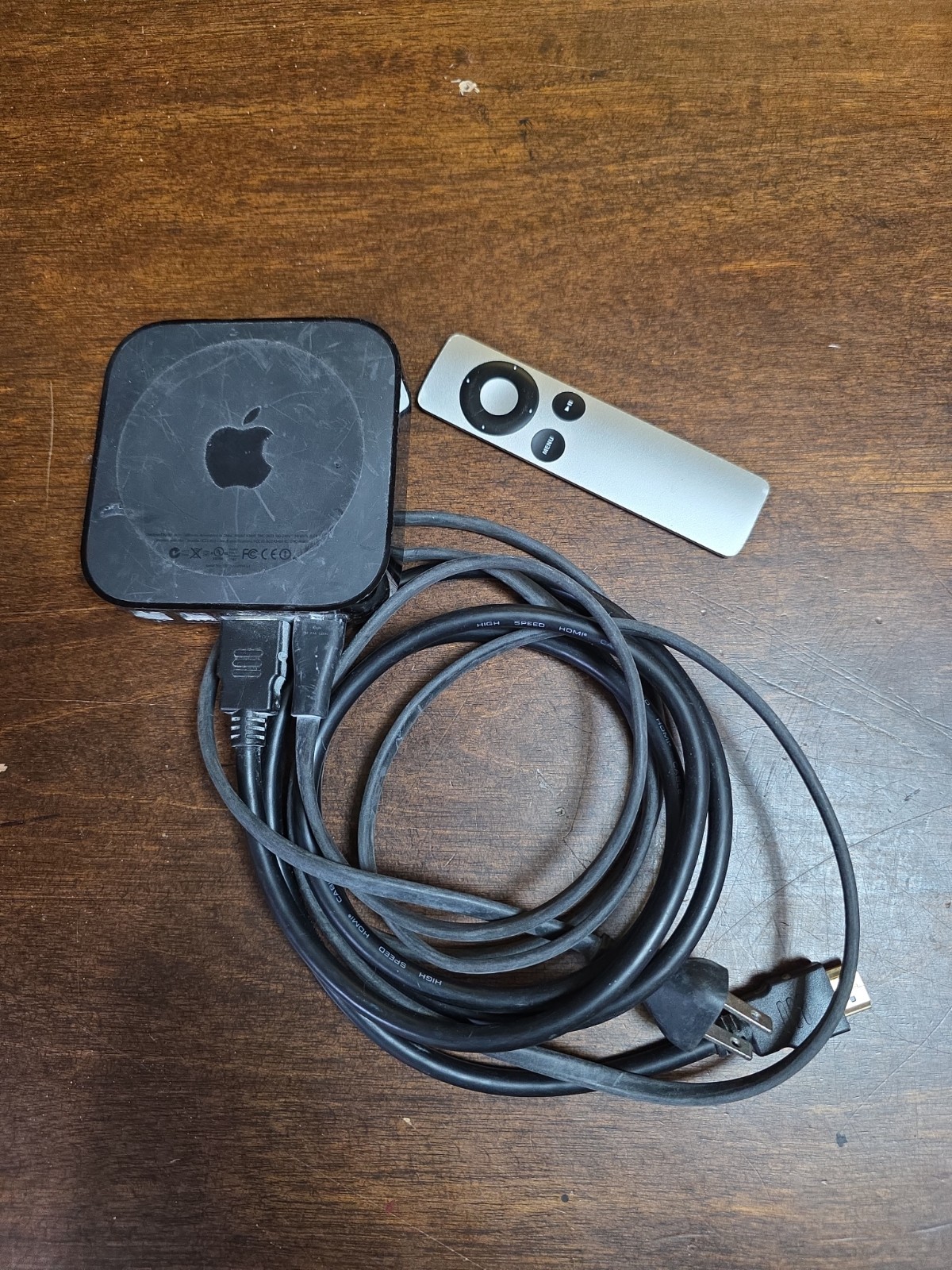 Apple TV A1469 (3rd Gen) HD Media Streamer + Remote & Power Cord