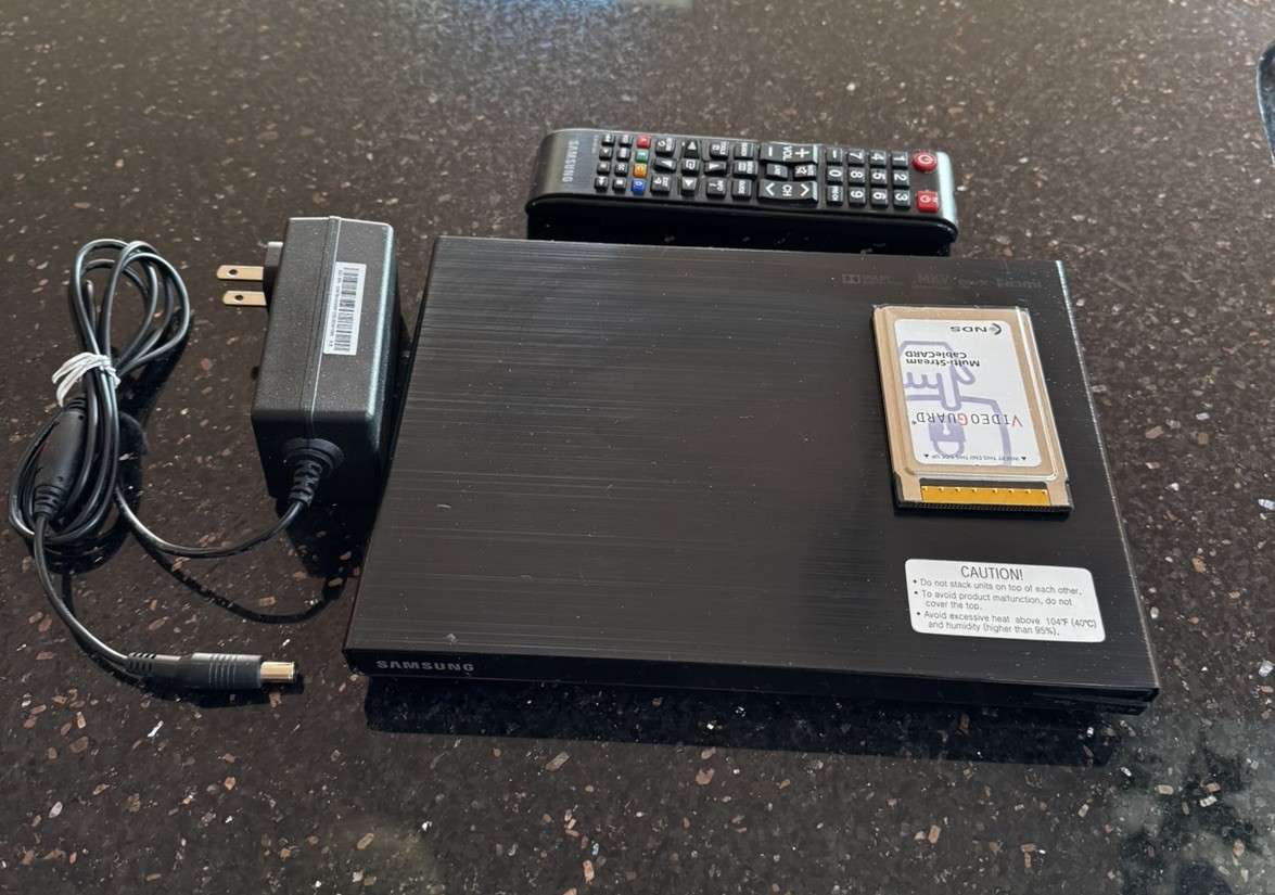 Samsung GX-SM530CF Digital Media Streamer with remote and adapter