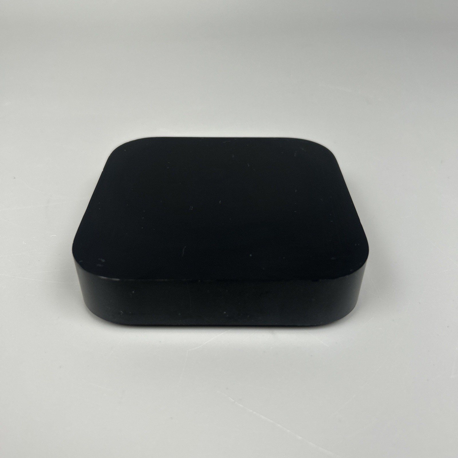 Apple TV 2nd Generation A1378 MC572LL/A 720p Media Streamer w Remote & Cable