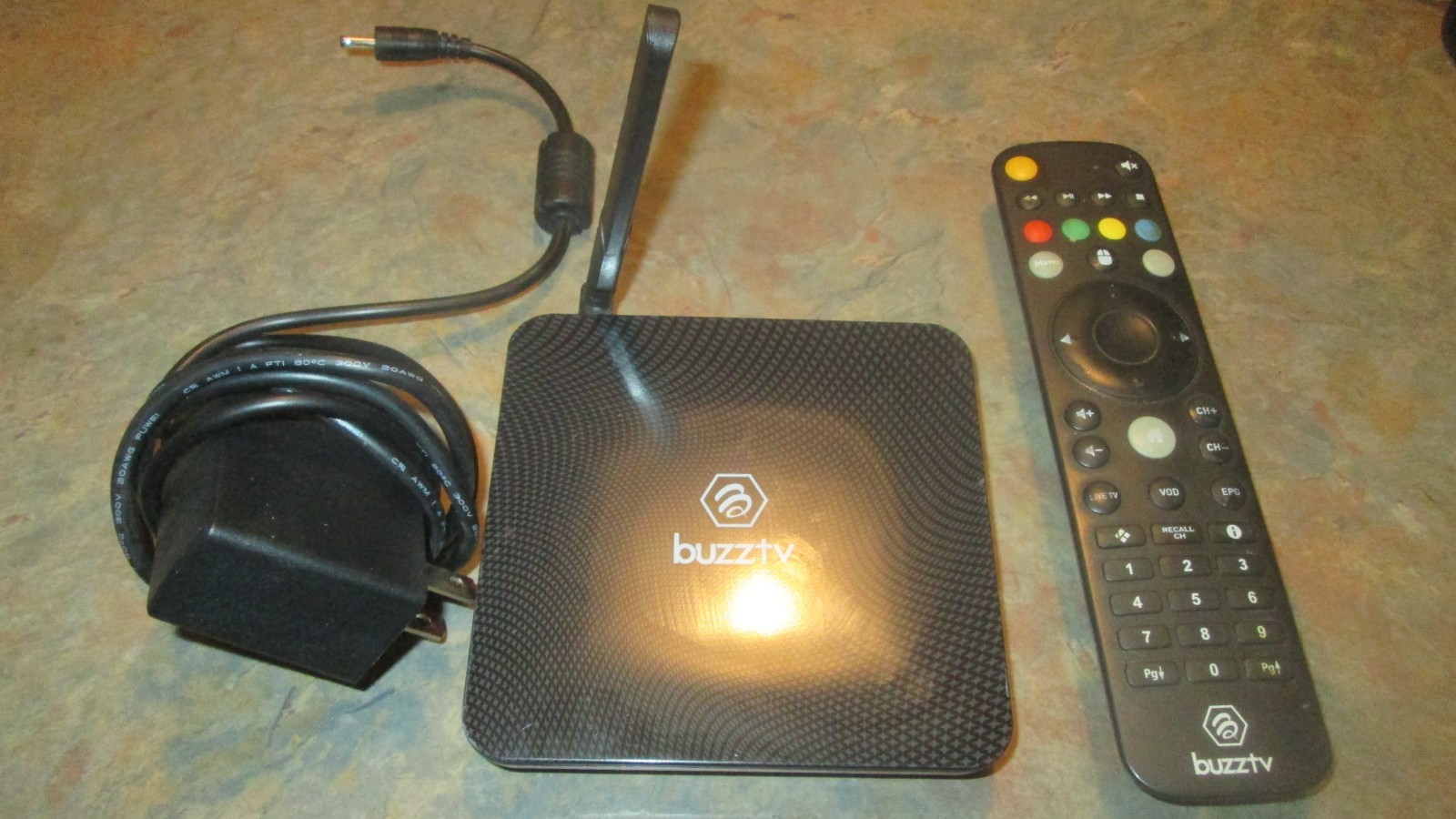 BuzzTV XPL3000 4K Sporty Red Carbon Android 7.1 TV box