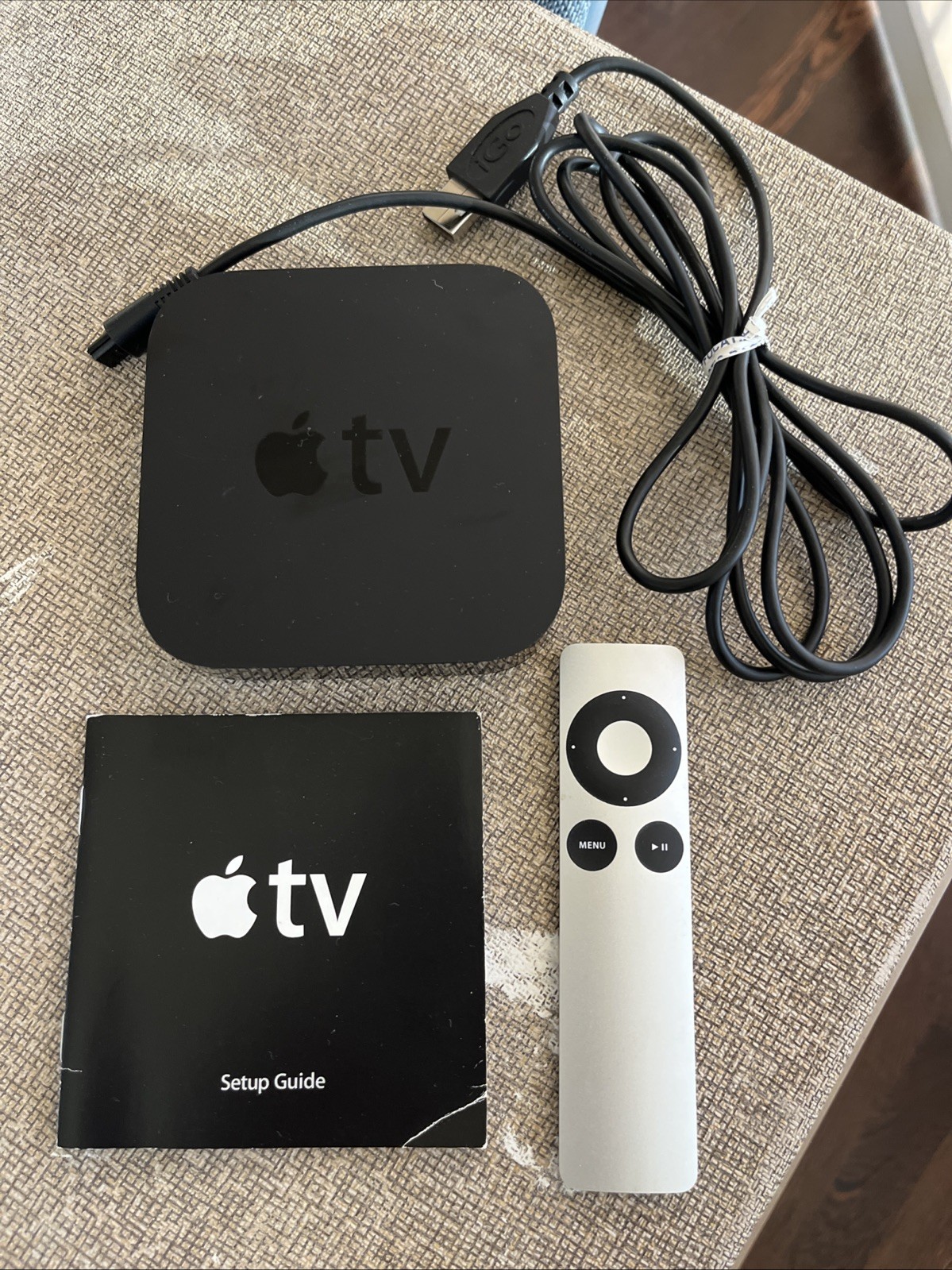 Apple TV – A1469 (3rd Generation) HD Media Streamer W/ Remote Working AirPlay