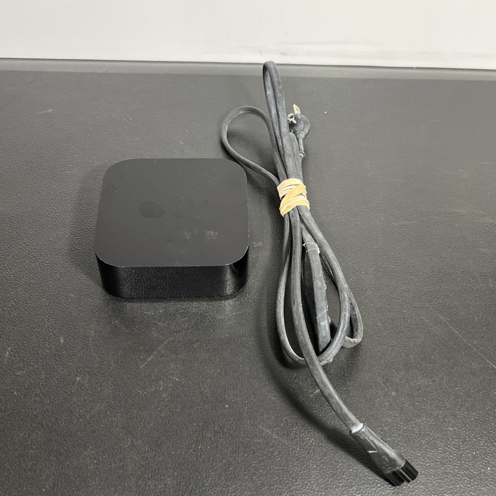 Apple TV (4th Generation) HD Media Streamer- A1625 – Fully Functional! No Remote