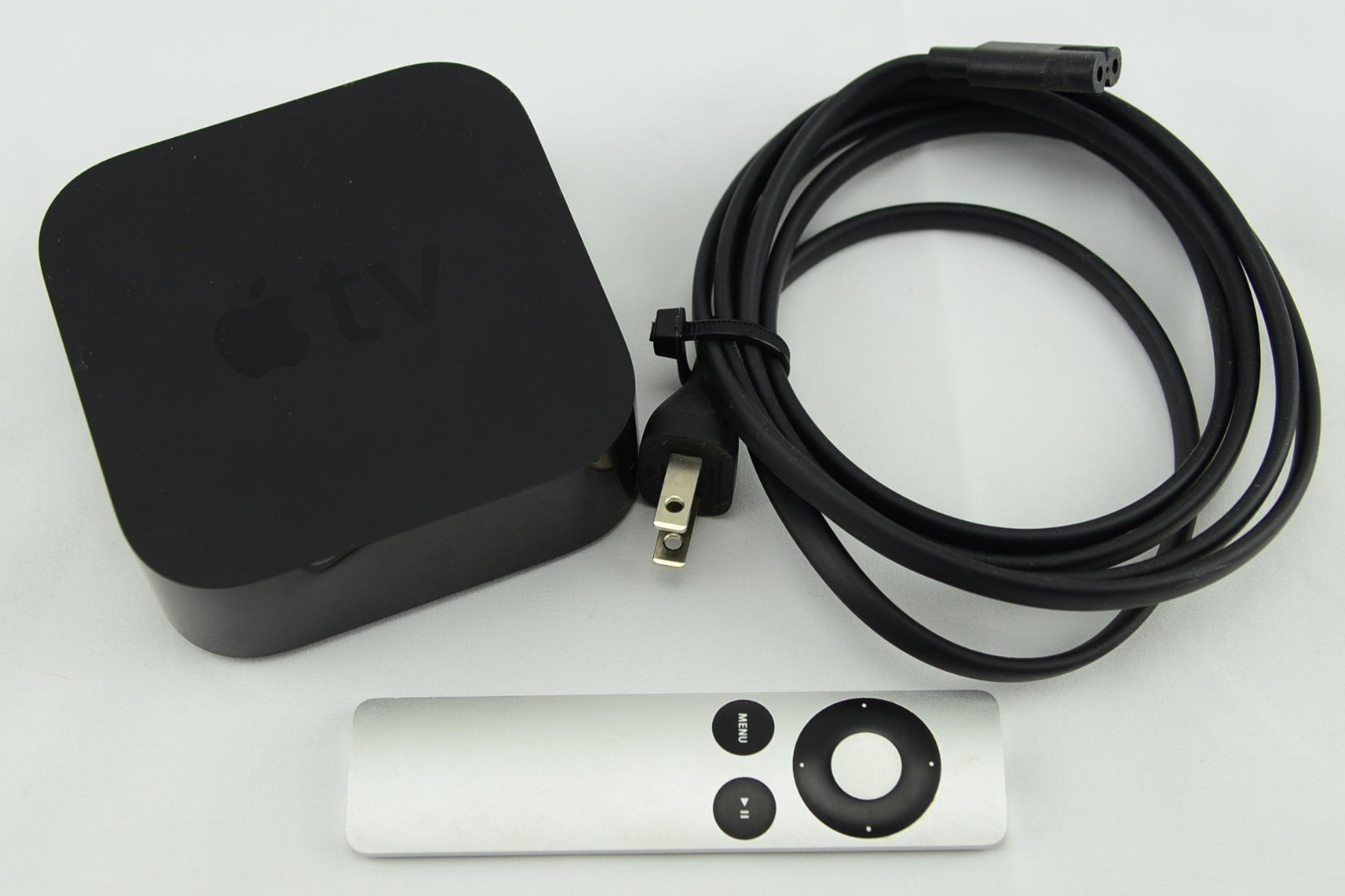 Apple TV HD 4th Generation Model A1625 32GB Streaming Media Player w/ Remote