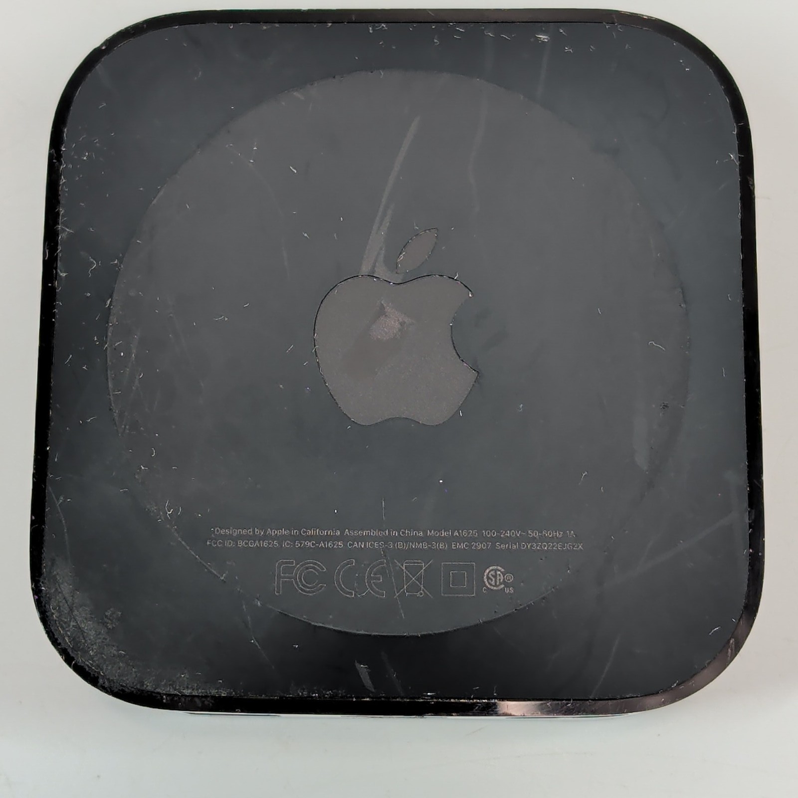 Apple TV HD 4th Gen A1625 32GB Media Streamer with Siri Remote A1962 & Cables