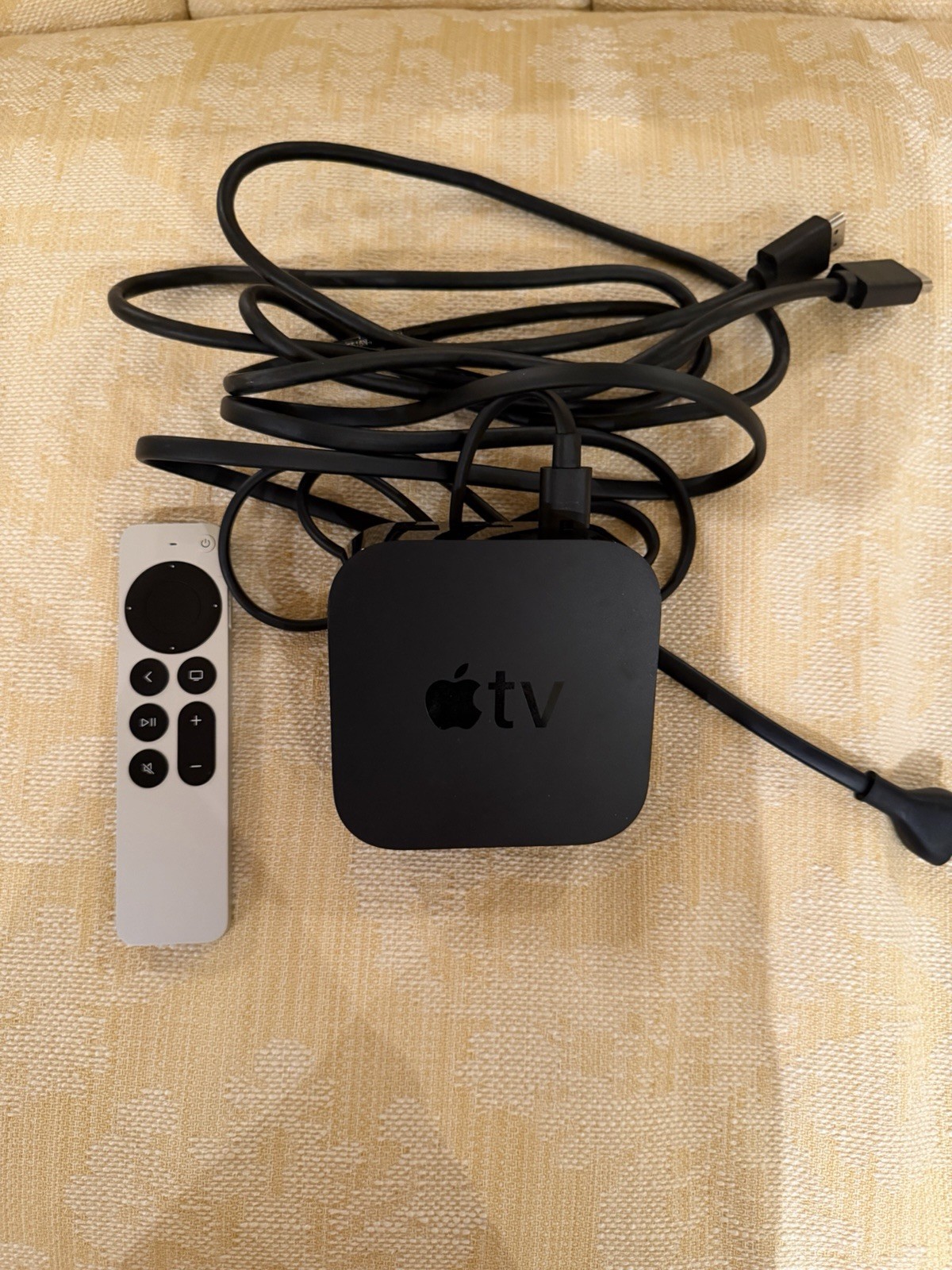 Apple TV 4K (2nd Generation) 32GB Media Streamer A2169 Great Condition!