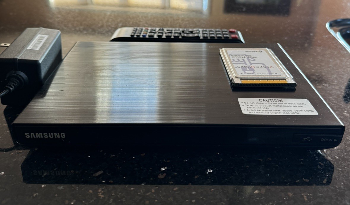 Samsung GX-SM530CF Digital Media Streamer with remote and adapter