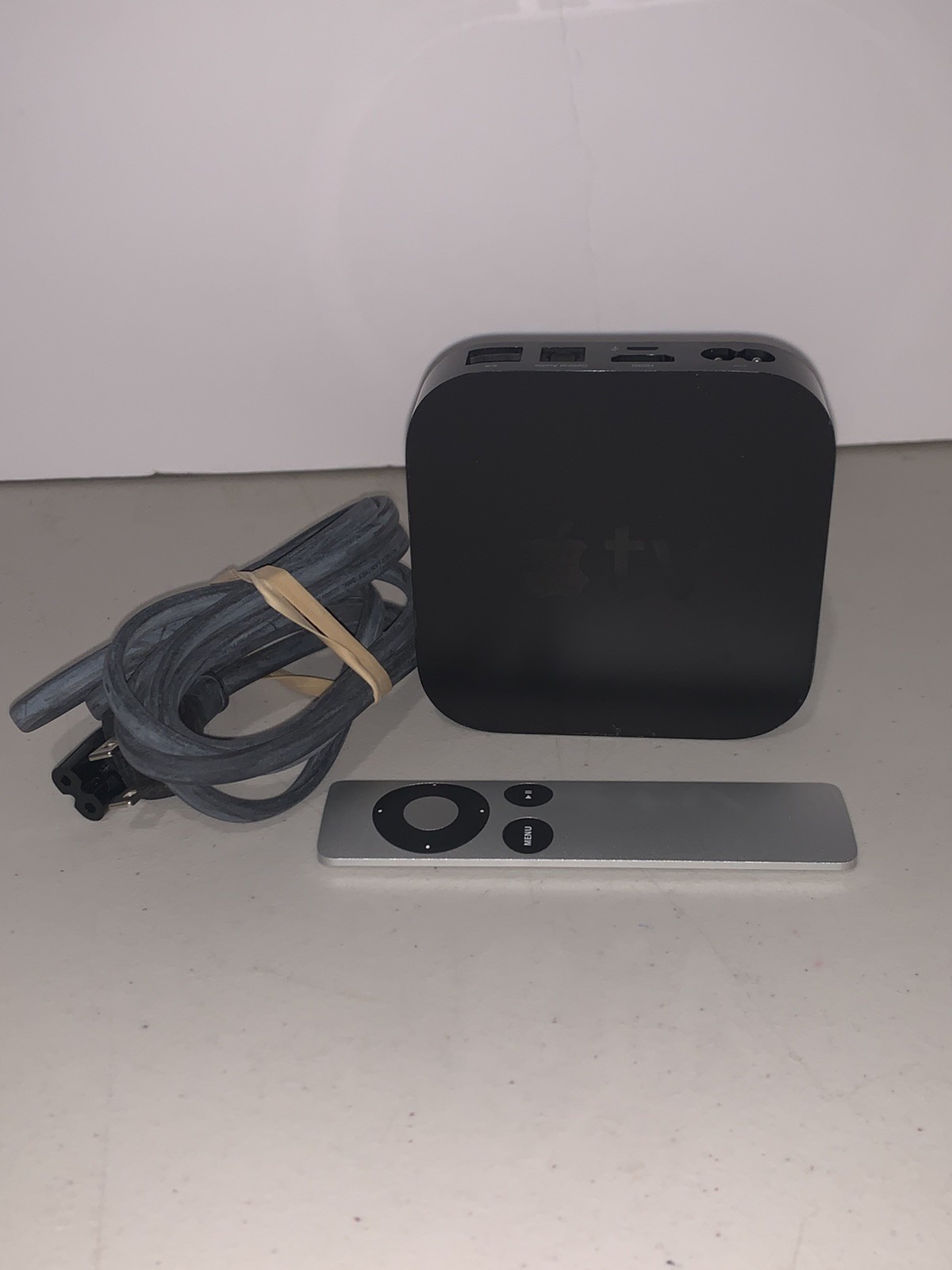 Apple TV – A1469 (3rd Generation) HD Media Streamer W/ Remote Working AirPlay