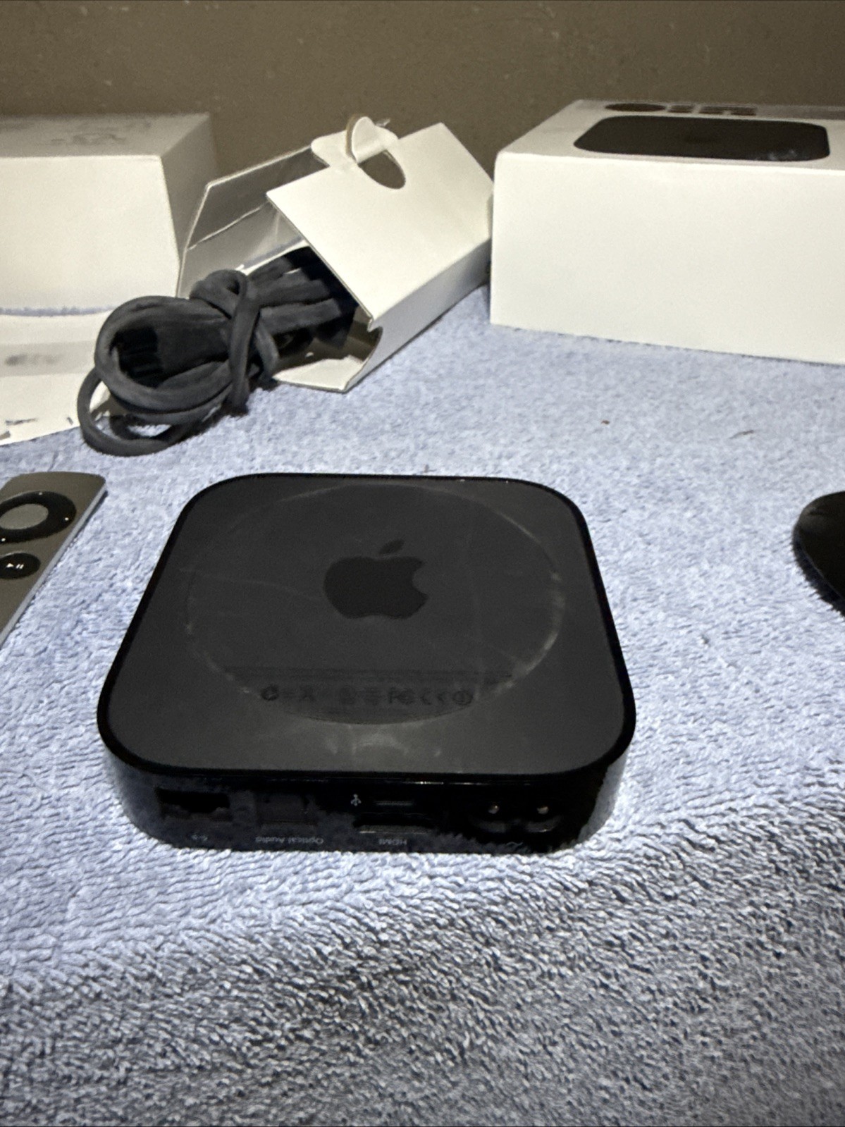 Apple TV 3rd Gen Generation Model A1427 w/ Remote & Power Cord HD Media Streamer