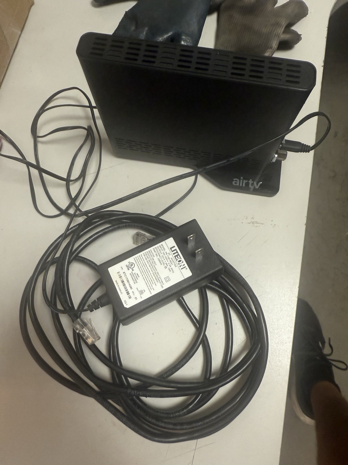 AirTV 2 Media Streaming Player and 2 antennas included