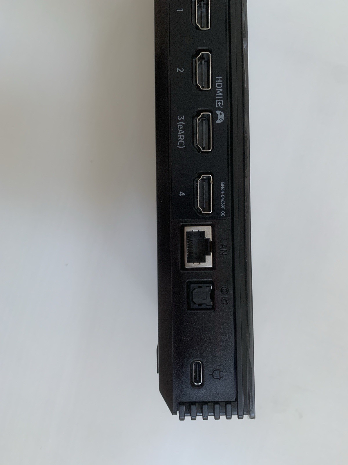 Samsung One Connect Box WOC8025F + USB-C Power Supply and Remote.