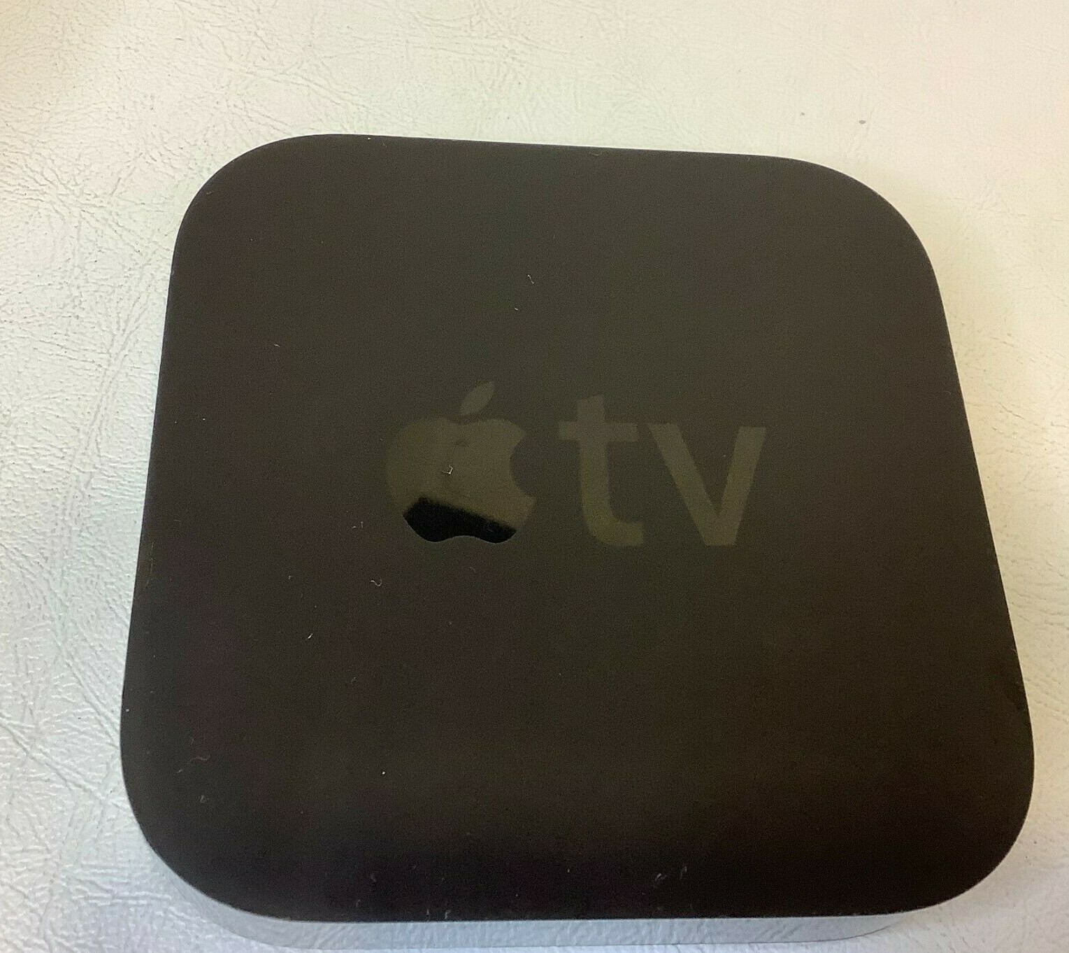 Apple TV (2nd Generation) Media Streamer w/ Remote – A1378
