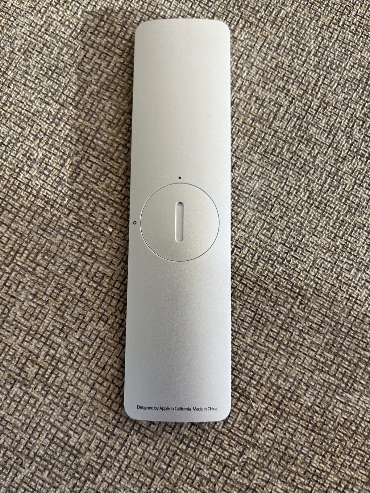 Apple TV – A1469 (3rd Generation) HD Media Streamer W/ Remote Working AirPlay