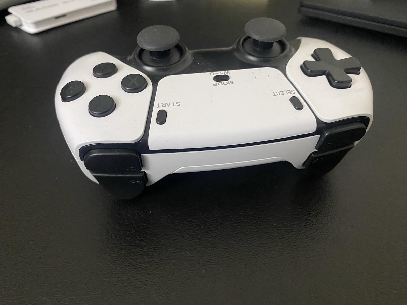 Game Stick Pro 4K HDMI TV Dongle W5-G White w/ 2 Wireless Controllers