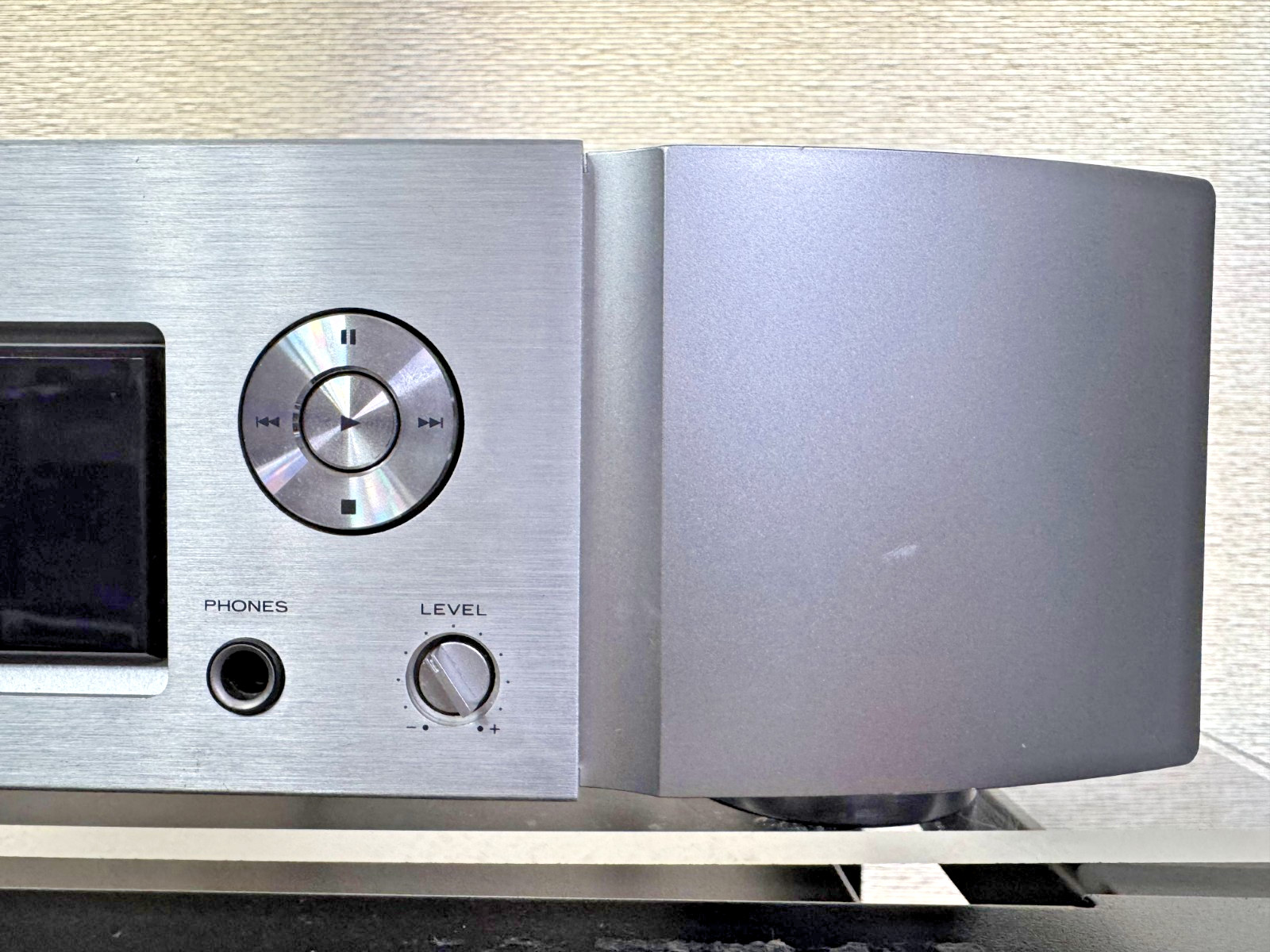 Marantz NA8005 DAC EUC silver USB and Networked DAC- Outstanding Performance!