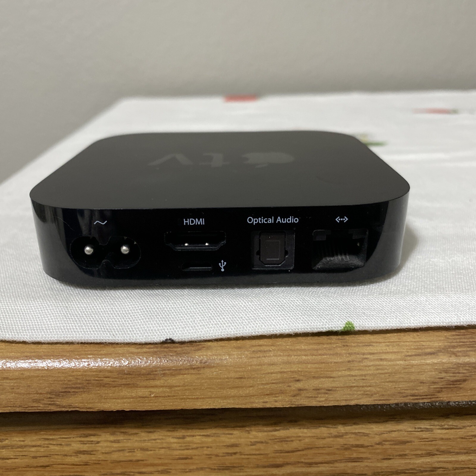 Apple TV A1378 (2nd Generation) 720p 8GB HD Digital Media Streamer Tested Works
