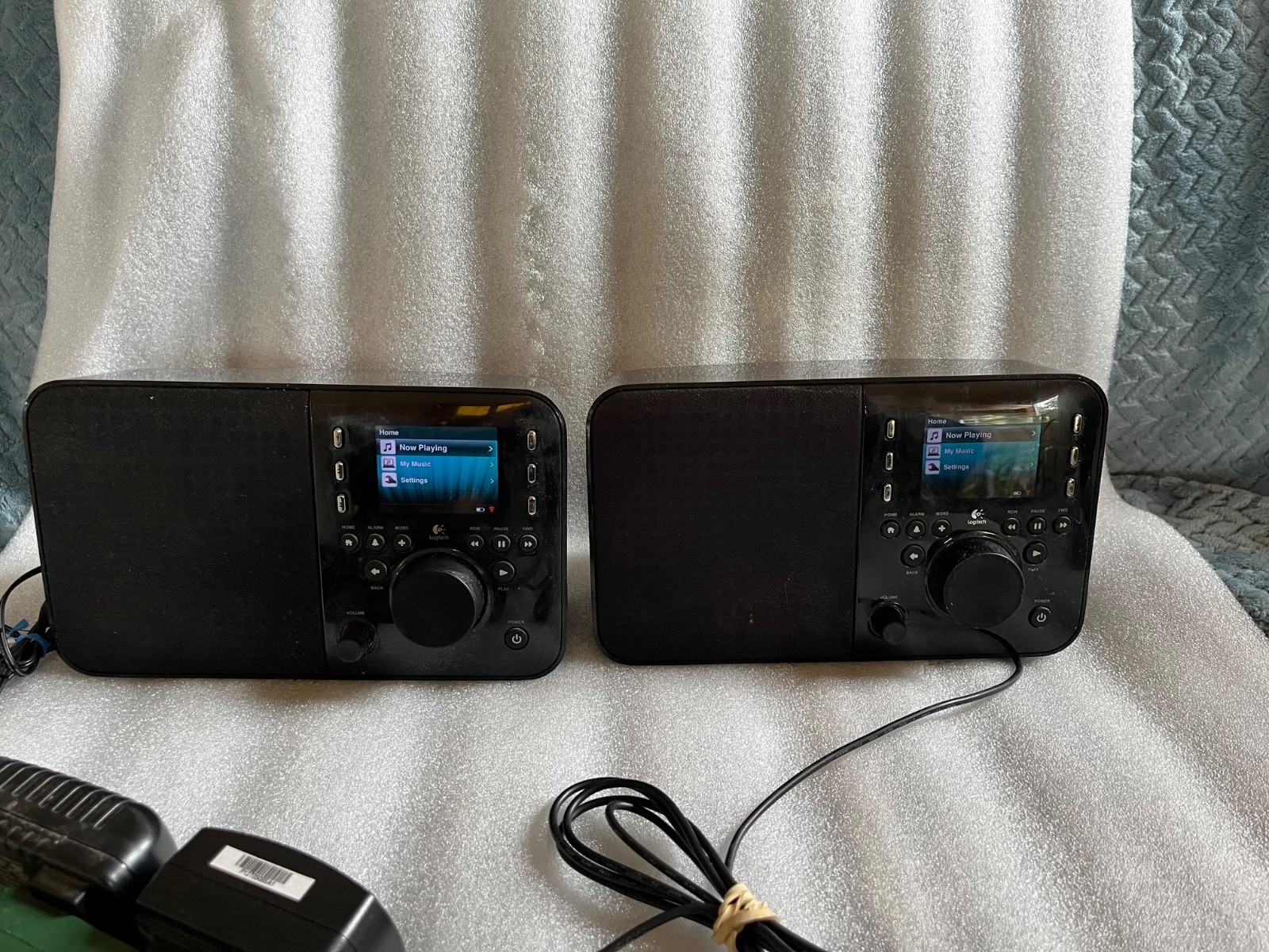 TWO Logitech Squeezebox Radio X-R0001 & LZ80535, LZ807A1, LZ90922 & remote