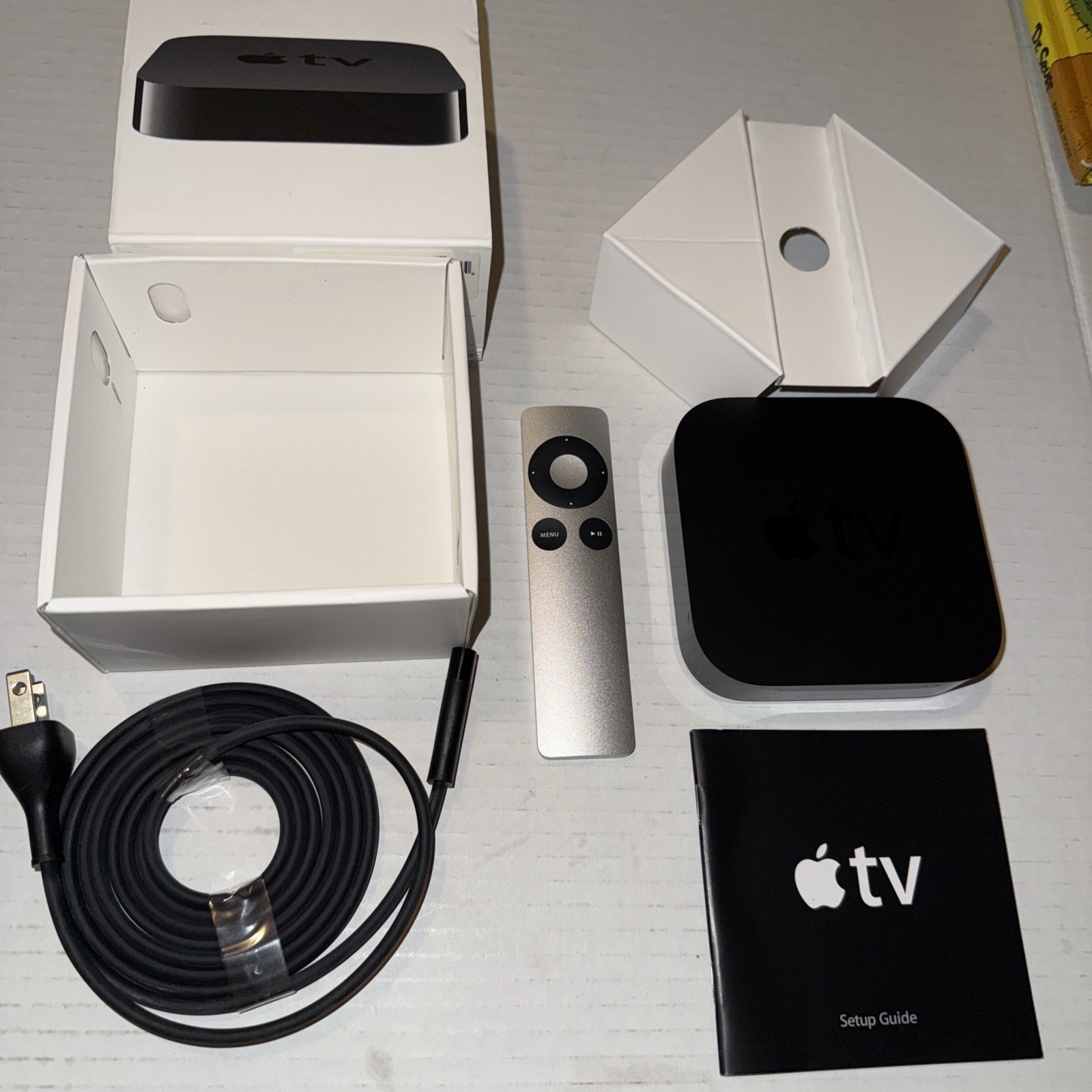 Apple TV 3rd Generation HDMI 1080p FHD Media Streamer – Black (MD199LL/A)