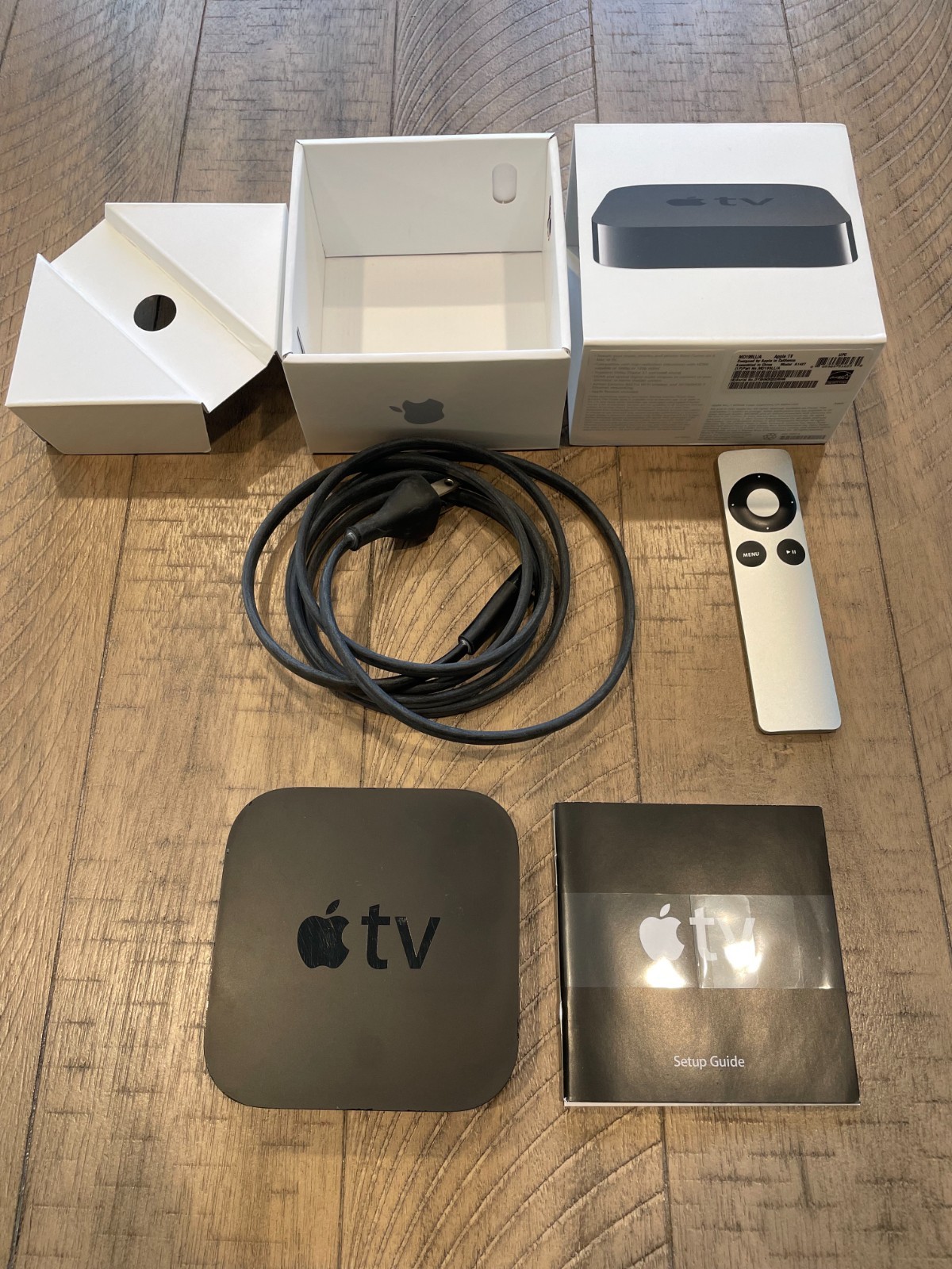 Apple TV 3rd Generation 8GB HD Media Streamer A1427 w/ Power Cord & Remote