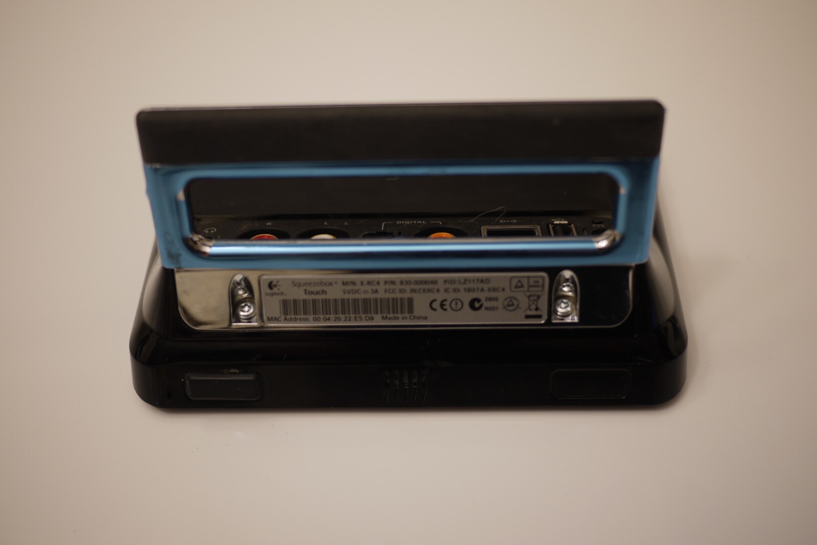 Logitech Squeezebox Touch Wi-Fi Music Streamer – ASIS for Parts – Can’t Power On