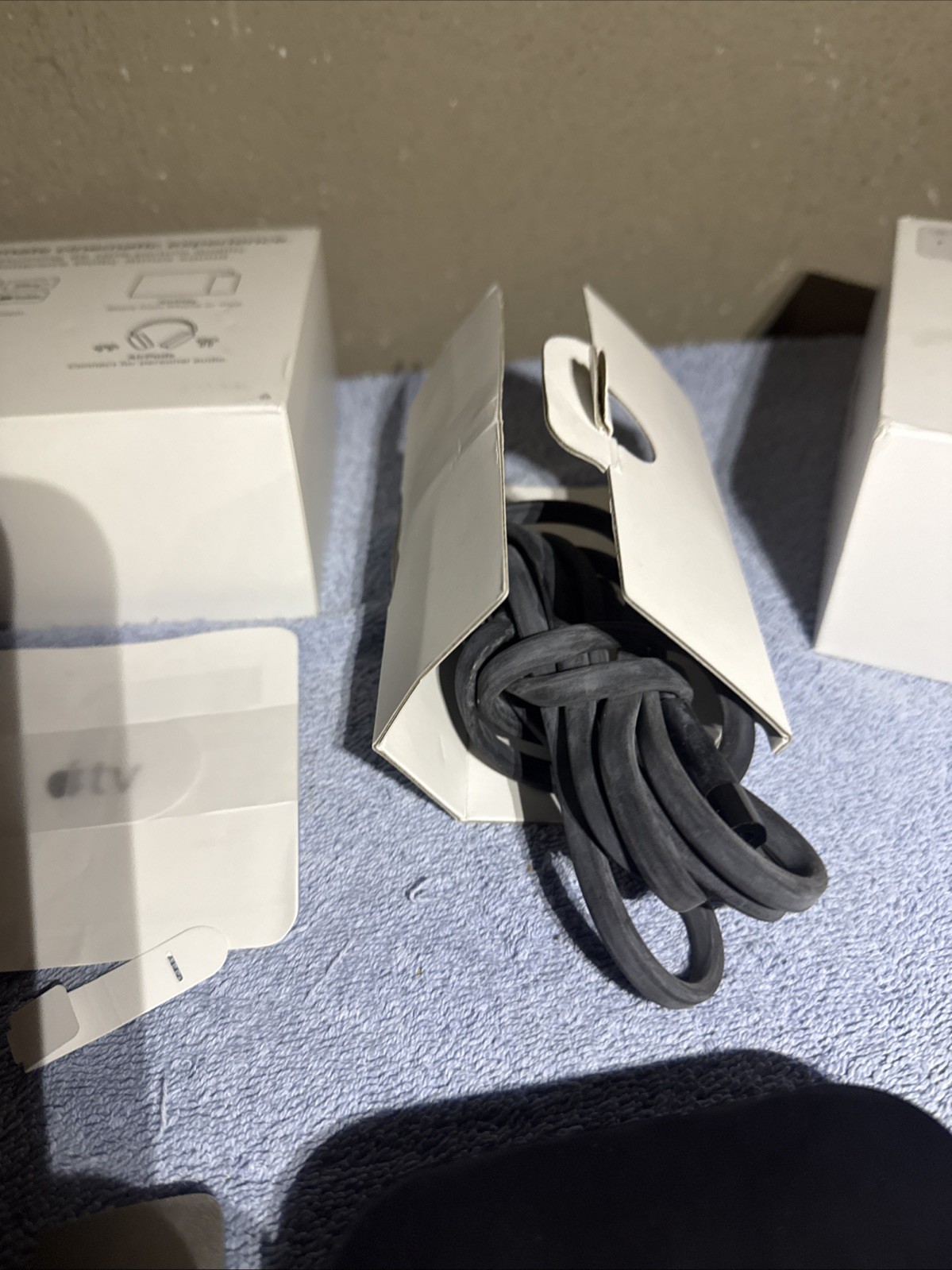 Apple TV 3rd Gen Generation Model A1427 w/ Remote & Power Cord HD Media Streamer