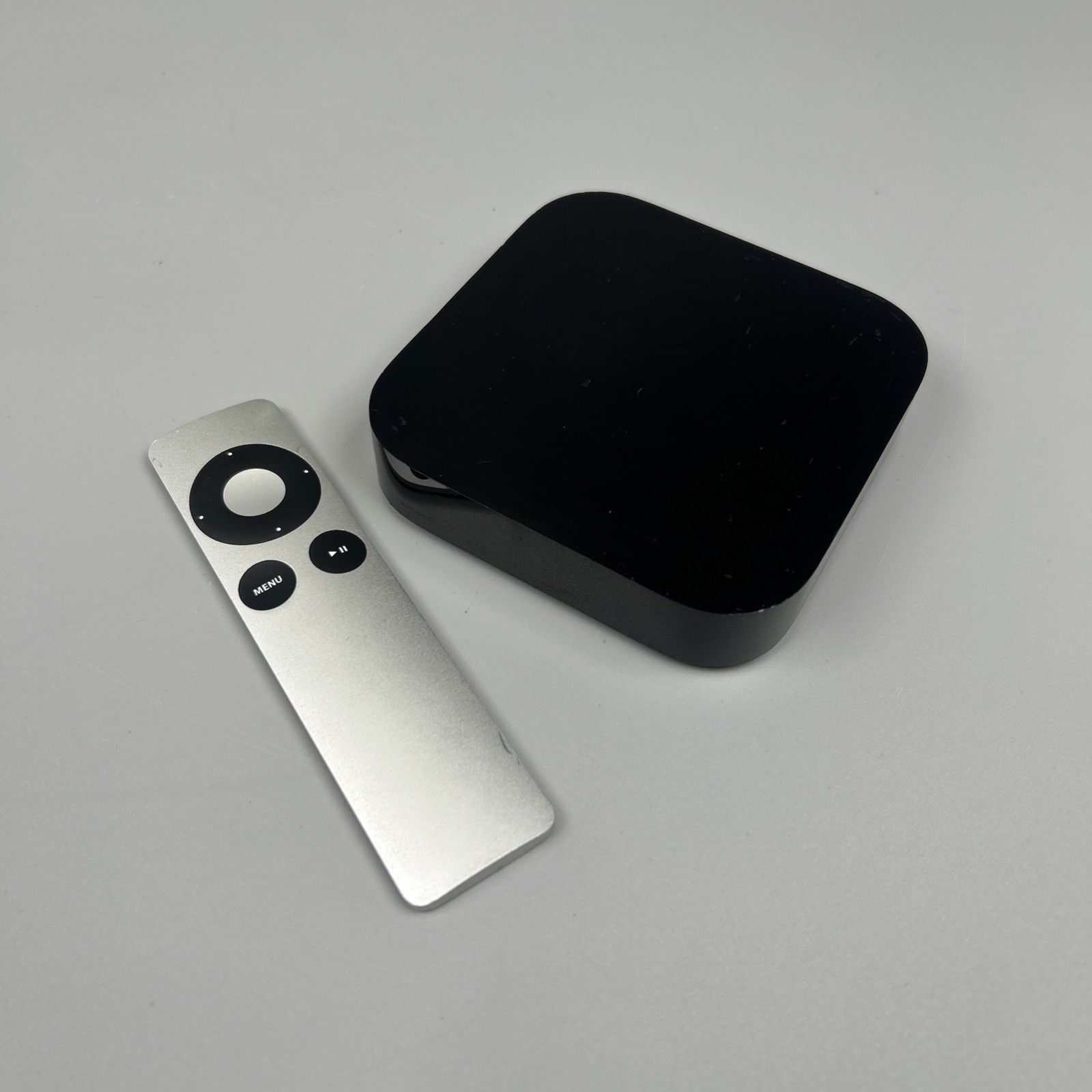 Apple TV 2nd Generation A1378 MC572LL/A 720p Media Streamer w Remote & Cable