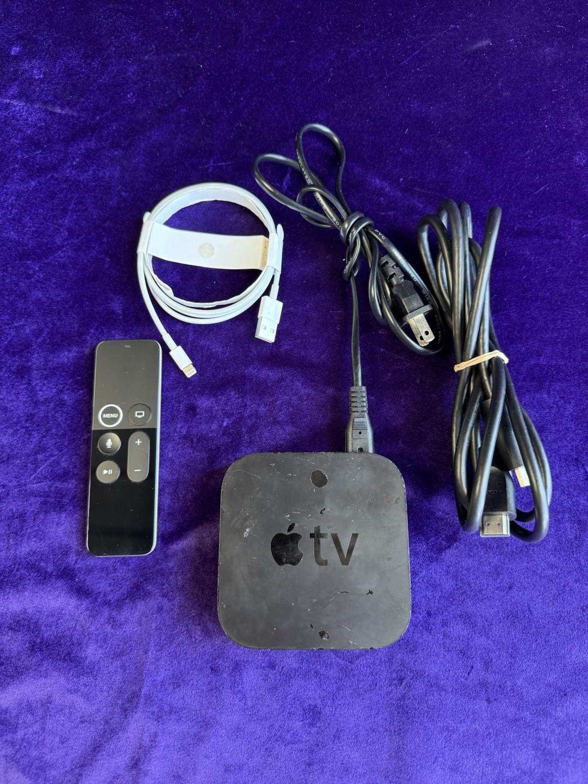 Apple TV (2nd Generation) Smart Media Streaming Player Model A1378 with Remote