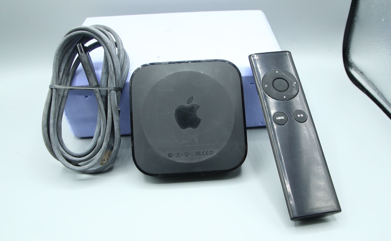 Apple A1427 Apple TV 3rd Generation HD Wi-Fi Media Device W/Remote and Cord