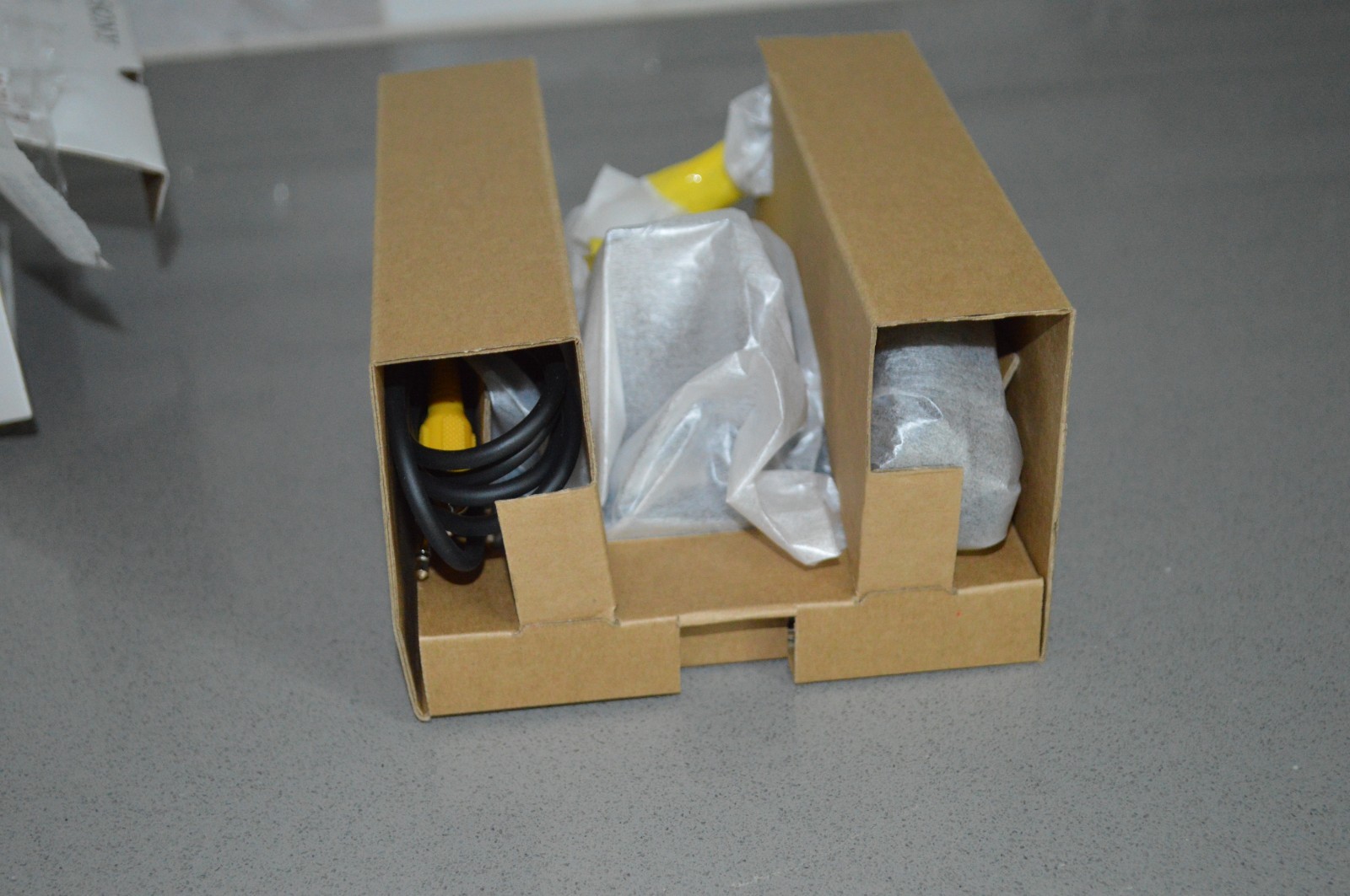New Sony Digital Media Port TDM-iP1 Made For iPod Open Box