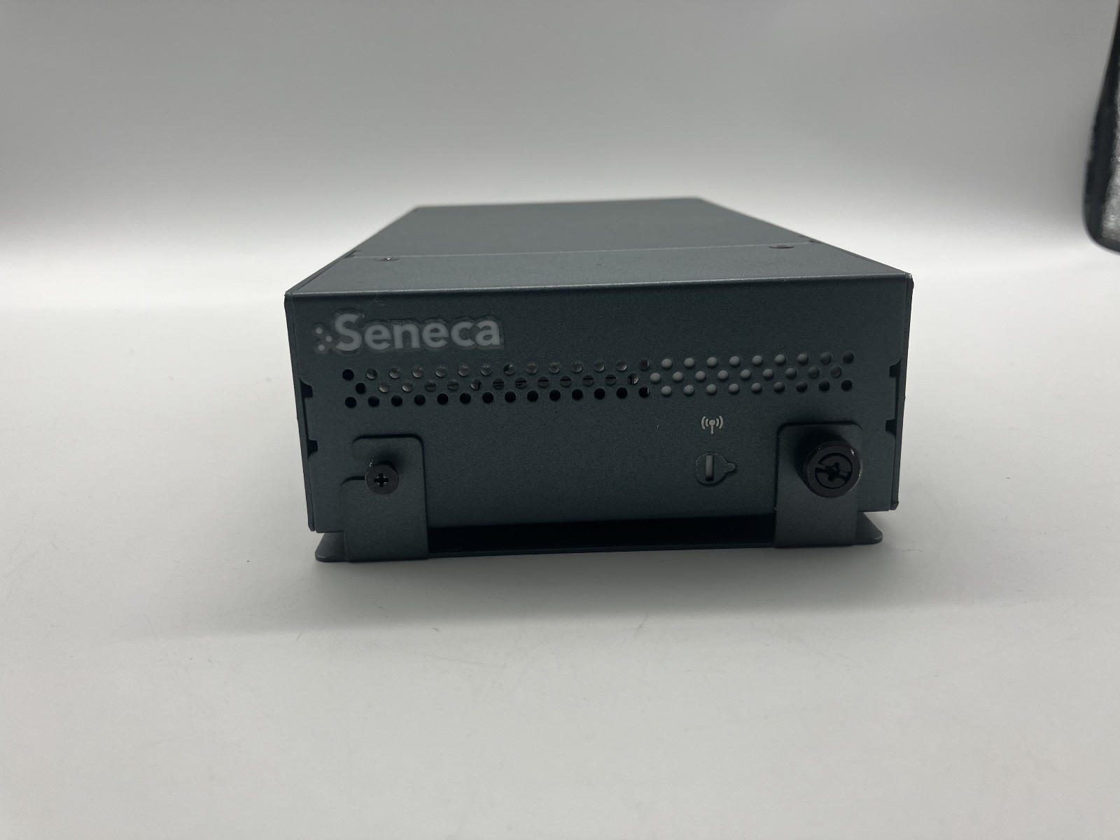 Seneca CAR-270 i3-1115G4 8GB RAM 256GB SSD WIN 11