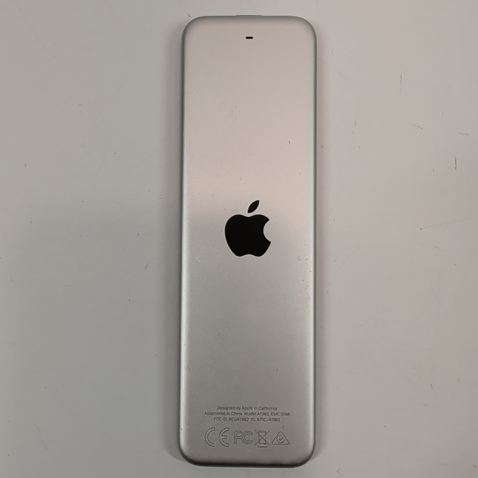 Apple TV HD 4th Gen A1625 32GB Media Streamer with Siri Remote A1962 & Cables