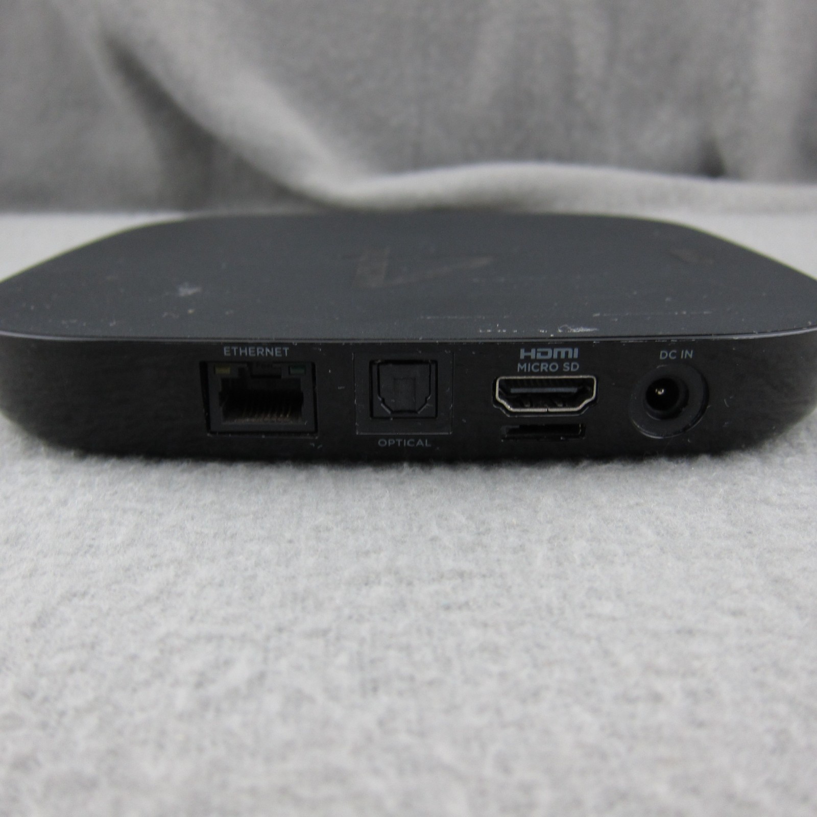 Roku 4 Streaming Media Player 4K Ultra HD Model 4400X Black with Power Adapter