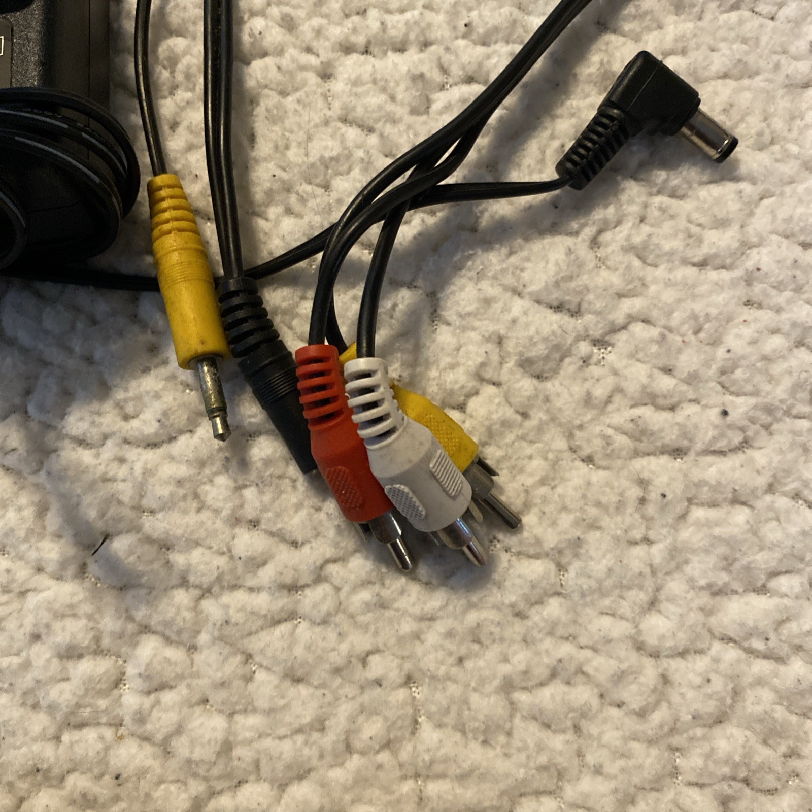 RCA Mo.# DSB772WE Wi-Fi Streaming Media Player W/ Power supply, Remote, RCA plug