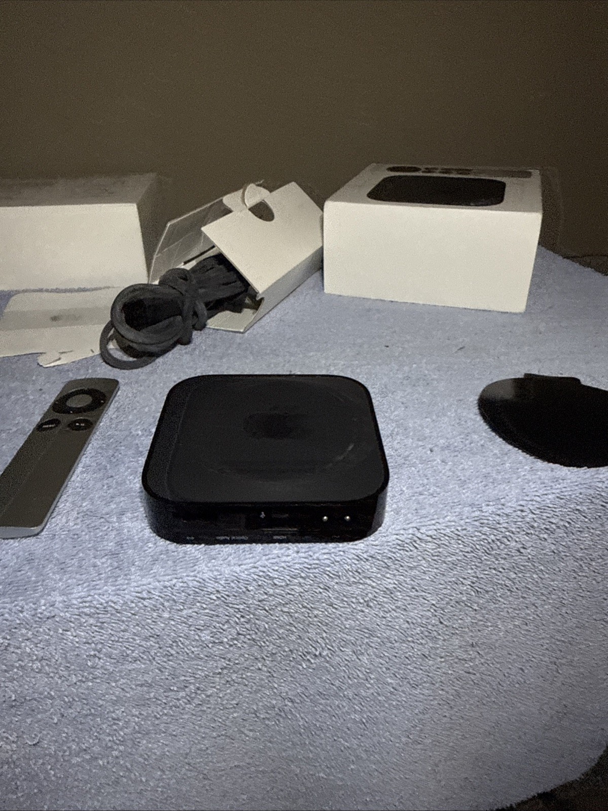 Apple TV 3rd Gen Generation Model A1427 w/ Remote & Power Cord HD Media Streamer