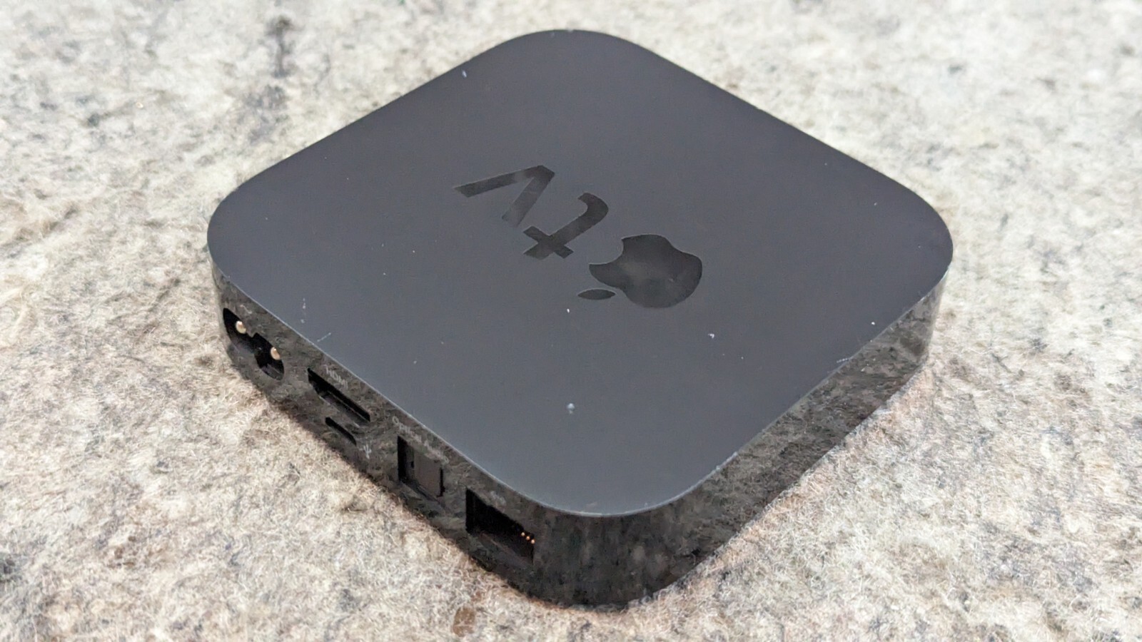 APPLE A1469 TV HD 8GB STREAMING MEDIA PLAYER w/ Power Cord, HDMI, LAN Cable