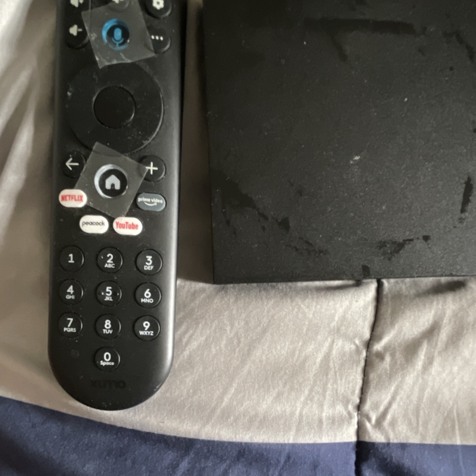 Xumo ES1 (A) Digital HD Media Streamer Wi-Fi Dolby Vision Atmos with Remote